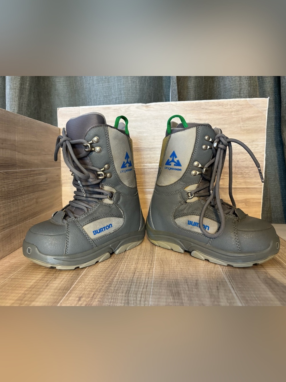 🏂 ❄️ Burton Kids Snowboard Boots Grey Size 1
